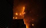 Tòa tháp chọc trời ở Hồng Kông bốc cháy như bó đuốc khổng lồ ảnh 1