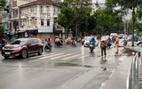 Đường phố đông đúc, Cảnh sát giao thông Hà Nội tất bật trong ngày đầu nới lỏng giãn cách xã hội