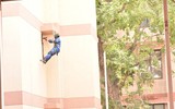 [Ảnh] Cận cảnh kỹ năng điêu luyện của đội đặc nhiệm SWAT toàn nữ đầu tiên của Ấn Độ