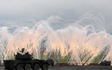 [Ảnh] Xe tăng, pháo binh Nhật Bản rầm rộ khai hỏa dưới chân núi Phú Sĩ