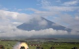 [Ảnh] Xe tăng, pháo binh Nhật Bản rầm rộ khai hỏa dưới chân núi Phú Sĩ