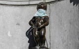 [ẢNH] Những bức tượng nổi tiếng thế giới… đeo khẩu trang phòng dịch Covid-19