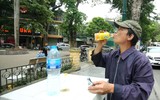 Thích thú với trụ nước sạch uống liền miễn phí ở Hà Nội