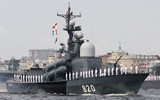 Chiến hạm Nga phô diễn sức mạnh trong 