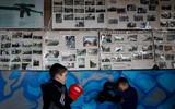 Lạ lùng: Trường trung học dạy trẻ em bắn súng, nhảy dù tại Nga