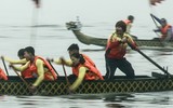 Xem màn đua thuyền rồng sôi nổi lần đầu diễn ra tại Hồ Tây