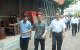 Phó Thủ tướng Vũ Đức Đam kiểm tra nhà vệ sinh công cộng ở Hà Nội