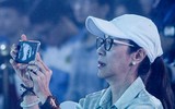 [ẢNH] Sao Ngọa Hổ Tàng Long Dương Tử Quỳnh tặng mũ bảo hiểm cho học sinh ở Hà Nội