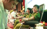 [ẢNH] Ấn tượng mạnh với hình ảnh nữ Công an Thủ đô xinh tươi khi hiến máu tình nguyện