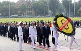Đại biểu dự Đại hội đại biểu toàn quốc MTTQ Việt Nam viếng Lăng Bác
