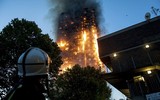 Tháp 27 tầng bị thiêu rụi sau 5 tiếng, bầu trời London ngập chìm trong khói đen