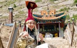 Hoa hậu Ngọc Diễm quyến rũ với trang phục truyền thống Mông Cổ
