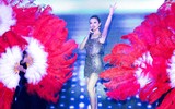 Diện trang phục xuyên thấu gợi cảm, Hoa hậu Jennifer Phạm bất ngờ làm ca sĩ