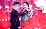 Diện trang phục xuyên thấu gợi cảm, Hoa hậu Jennifer Phạm bất ngờ làm ca sĩ