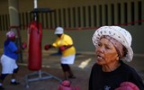 [ẢNH] Cận cảnh quá trình tập luyện của những nữ võ sĩ đấm bốc... già nhất thế giới