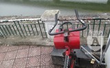 Xe đạp lọc nước ở hồ Hoàng Cầu 