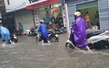 Toàn cảnh Hà Nội trong trận mưa lớn sáng 13-6