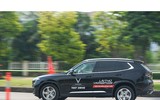 Khách hàng sốt ruột chờ lái thử xe VinFast Lux theo bài test chuẩn quốc tế