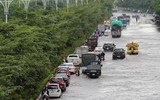 Hình ảnh lực lượng Công an nhân dân trong bão lũ