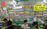 Hà Nội: Phụ huynh chật vật tìm mua sách giáo khoa đầu cấp