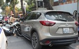 Hà Nội: Tài xế Mazda CX5 vượt đèn đỏ đâm vào 5 phương tiện khác