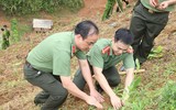 Tuổi trẻ Công an Thủ đô tham gia trồng 10.000 cây xanh ở mảnh đất dữ