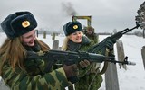 Vẻ đẹp mê hoặc lòng người của nữ binh sĩ Ukraine