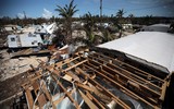 Florida Mỹ, tan hoang, tối tăm, lụt lội sau khi siêu bão Irma tràn qua