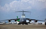 [ẢNH] Máy bay khổng lồ C-17 hạ cánh xuống TP.HCM, bước đột phá của quân đội Việt Nam ra thế giới