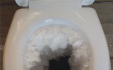 [ẢNH] Tóc người dựng đứng, toilet vỡ tung trong giá rét -41 độ C tại Mỹ