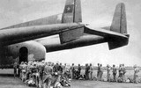 [ẢNH] Máy bay siêu dị do Mỹ sản xuất cấp tốc vận chuyển quân từ Nam ra Bắc năm 1979