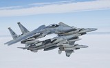 [ẢNH] Chiến thần F-15 Mỹ vừa bất ngờ trút mưa tên lửa xuống biển, vì sao?