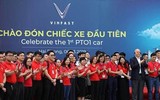[ẢNH] Lux SA2.0, chiếc ôtô đầu tiên của VinFast lăn bánh tại Việt Nam