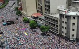 [ẢNH] Tổng thống Venezuela cảm ơn quân đội vì giúp ngăn chặn 'đảo chính'