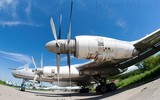 [ẢNH] B-52 Mỹ tới Châu Âu, Nga điều máy bay săn ngầm cực mạnh Tu-142 lên thám sát