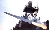 [ẢNH] Tàu sân bay Mỹ phóng tên lửa xé toạc hai tên lửa chống hạm cùng lúc