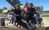 [ẢNH] Kíp lái toàn nữ chiến sĩ trên ‘chiến tăng bay’ T-80UE-1