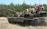 [ẢNH] Bất ngờ với phiên bản xe tăng T-72 được trang bị tới 3 khẩu pháo