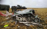 [ẢNH] Thiết giáp BMD-2 của Nga vỡ vụn khi thả dù hỏng từ máy bay