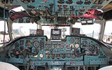 [ẢNH] Quá nguy hiểm khi phi công cho bạn gái cầm lái máy bay chở khách