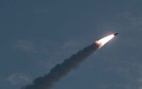 [ẢNH] Triều Tiên lại bất ngờ phóng tên lửa đạn đạo
