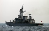 [ẢNH] Chiến hạm Nhật rách vỏ khi va chạm tàu Trung Quốc
