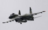 [ẢNH] Su-35 Nga bất chợt áp sát khiến ‘thần biển’ P-8A Mỹ loạng choạng trên không trung
