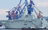 [ẢNH] Boong chưa hoàn thiện, Trung Quốc vẫn hạ thủy tàu sân bay trực thăng thứ hai