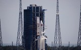 [ẢNH] Tên lửa nặng 17,8 tấn của Trung Quốc rơi tự do xuống Trái đất