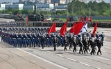 [ẢNH] Binh sĩ Nga bịt kín khẩu trang cùng khí tài cực mạnh tham gia diễn tập duyệt binh