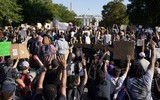 [ẢNH] Trực thăng Mỹ dọa người biểu tình do 'nhầm lẫn'