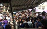 Dẫm đạp tại cầu đi bộ ở Mumbai ít nhất 70 người thương vong
