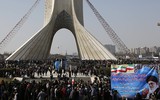 Iran ra mắt tên lửa đạn đạo mới có tầm bắn 2000 km