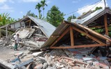 [ẢNH] Hoang tàn đổ nát sau trận động đất khiến 82 người thiệt mạng tại Indonesia